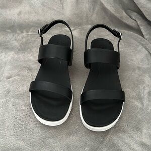 Authentic UGG Women’s Zayda.